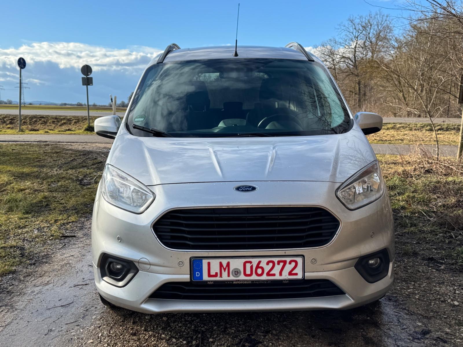 Ford Tourneo Courier Titanium/ 1 Hand/ Top Zustand