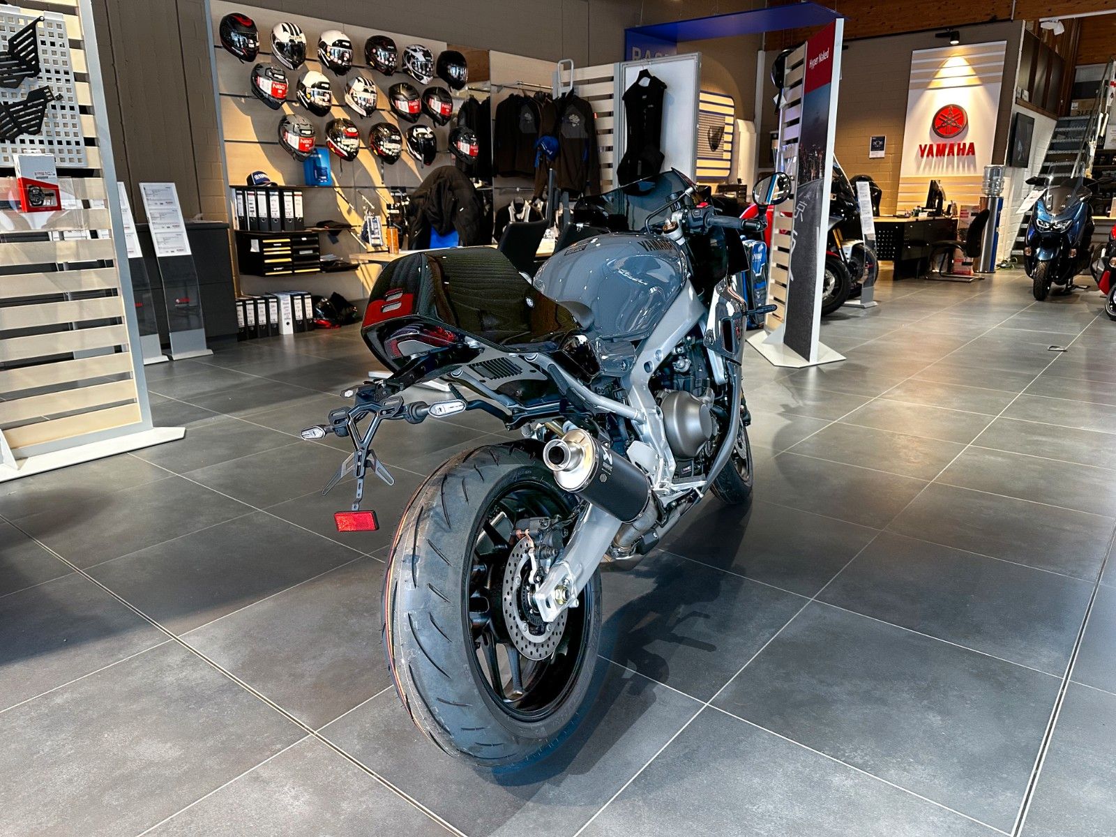 Fahrzeugabbildung Yamaha XSR 900 GP  2024-  GP Racer Kit + Akra
