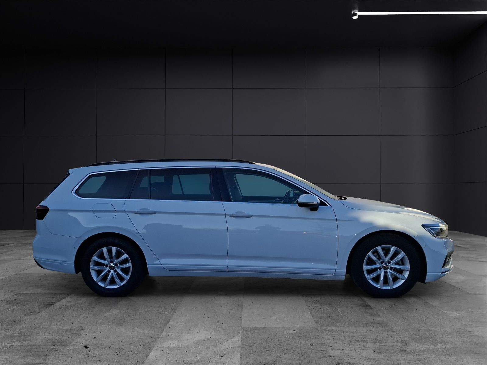 Fahrzeugabbildung Volkswagen Passat Variant TDI Business DSG R-Line Matrix AH