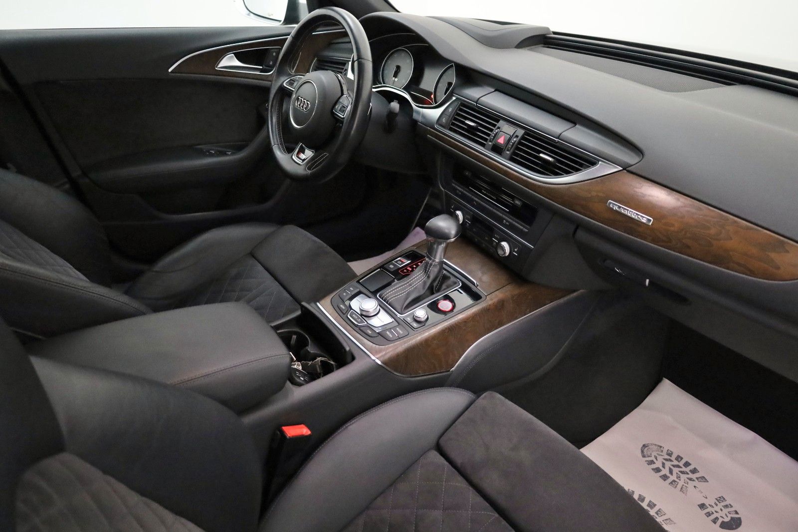 Fahrzeugabbildung Audi S6 Avant 4.0 TFSI quattro Leder,Navi,LED,HUD,Pan