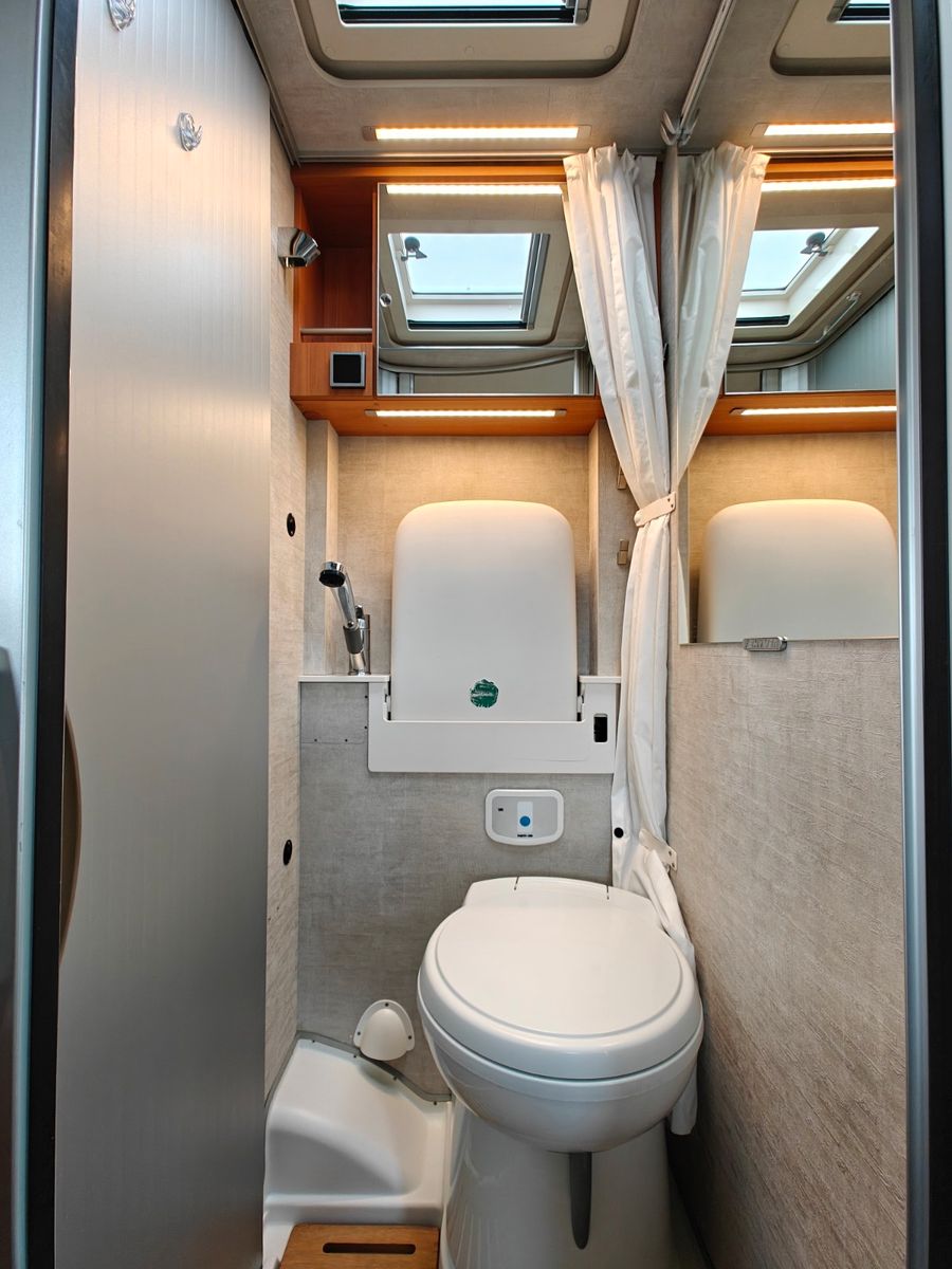 Fahrzeugabbildung HYMER / ERIBA / HYMERCAR Van 374 - Autom. SAT, TV, 2x Solar, DuoControl -