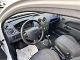Ford Fiesta Ambiente 5D - Ford Fiesta: 5d