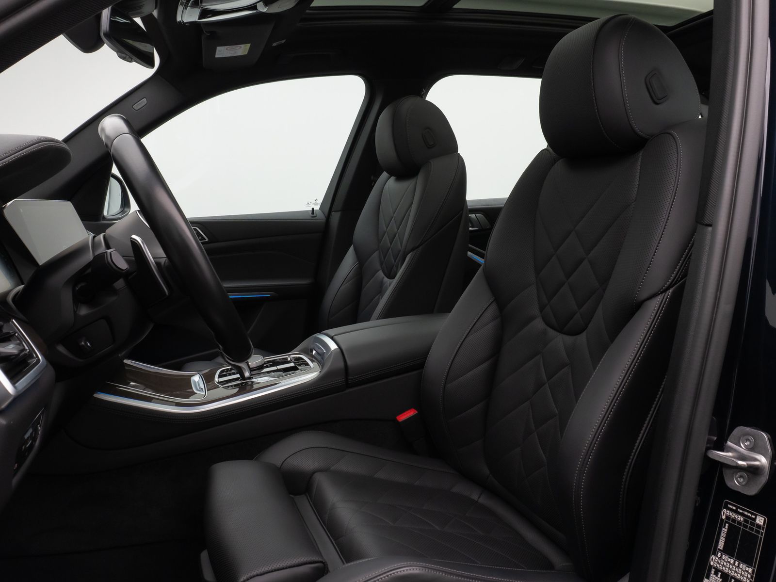 Fahrzeugabbildung BMW X5 xD45e M Sport Panorama HUD HiFi DisKey 22Zoll