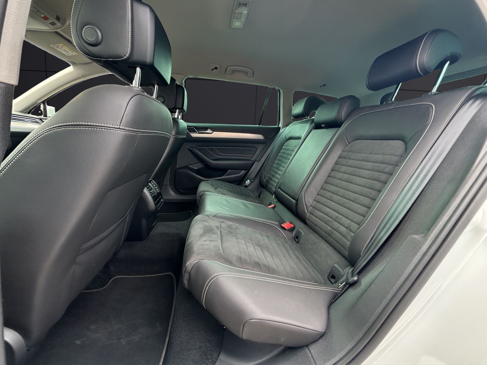Fahrzeugabbildung Volkswagen Passat Variant Elegance TDI DSG IQ.Light ACC AHK