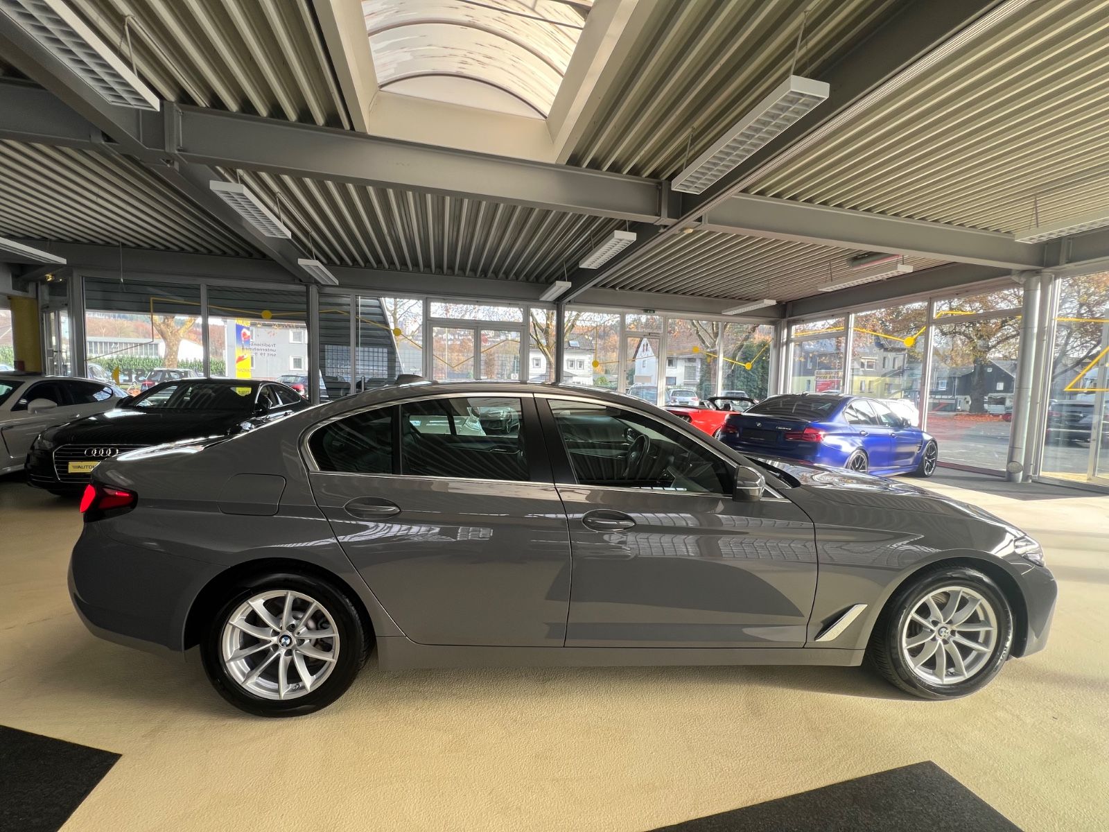 Fahrzeugabbildung BMW 520 d Lim. Mild Hybrid *SITZBELÜFTUNG*MEMORY*