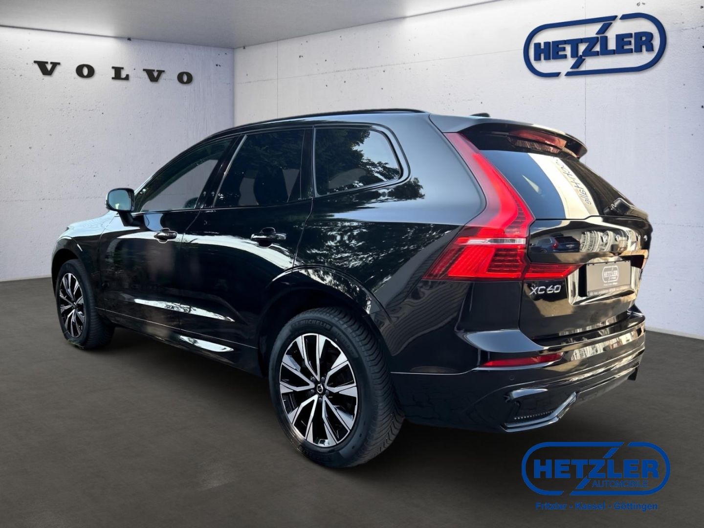 Volvo XC60 B4 Diesel Plus Dark AWD StandHZG AHK Digita foto 4