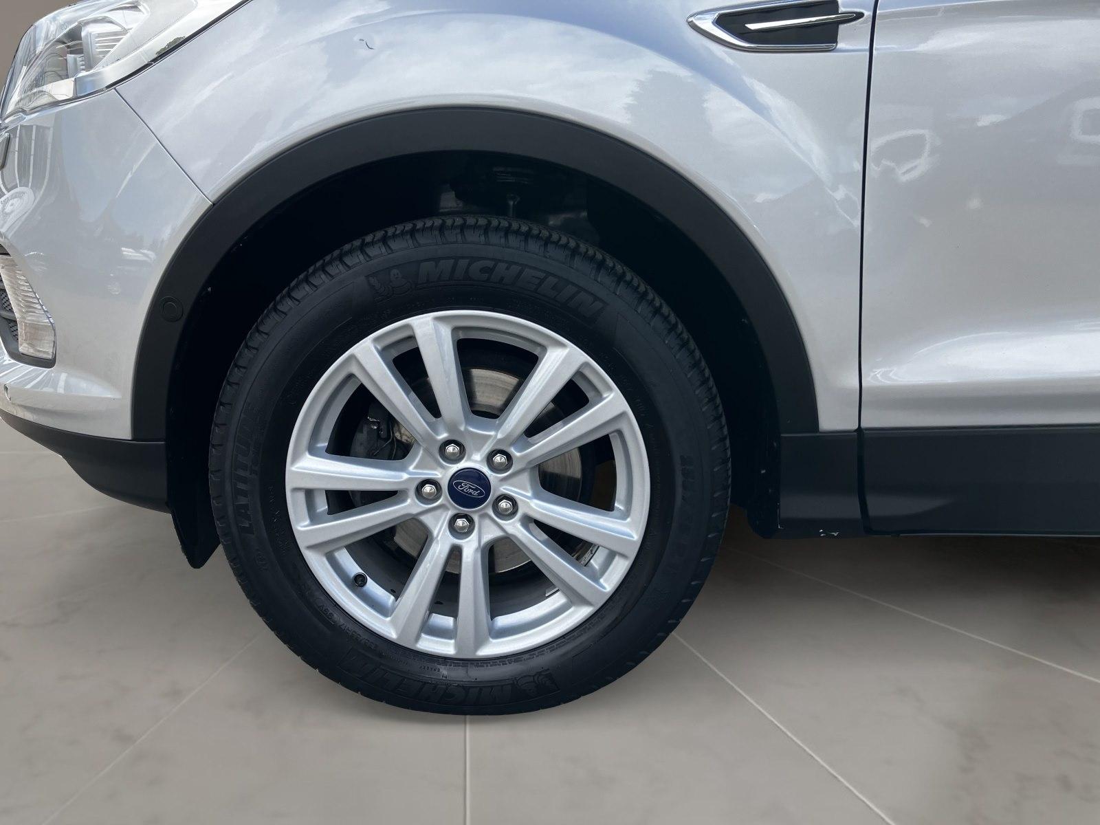 Ford Kuga 1.5 EcoBoost Cool&Connect 4x2 NAVI+XENON+PD