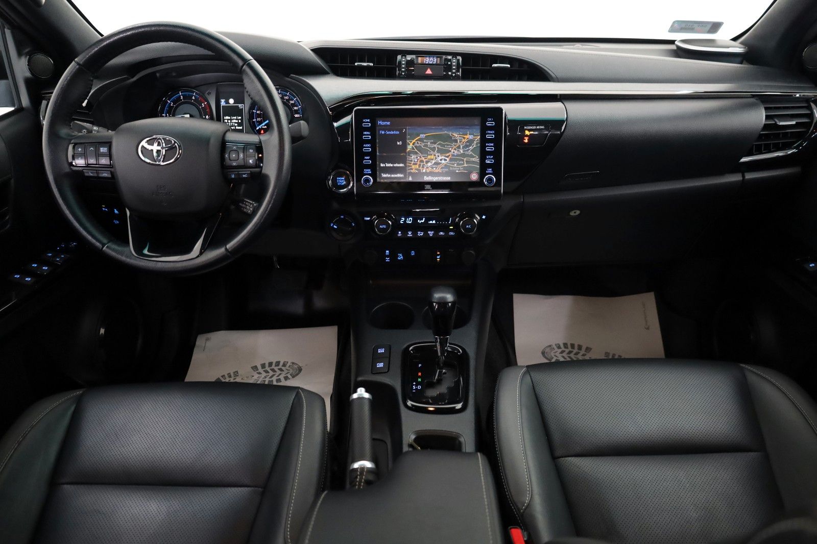 Fahrzeugabbildung Toyota Hilux Double Cab Invincible,Leder,Navi,Rollo,AHK
