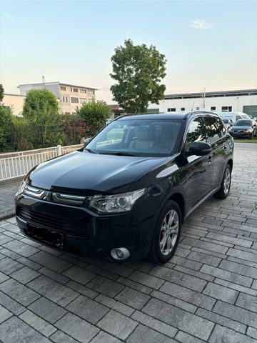 Mitsubishi Outlander 2.2 DI-D ClearTec 4WD...