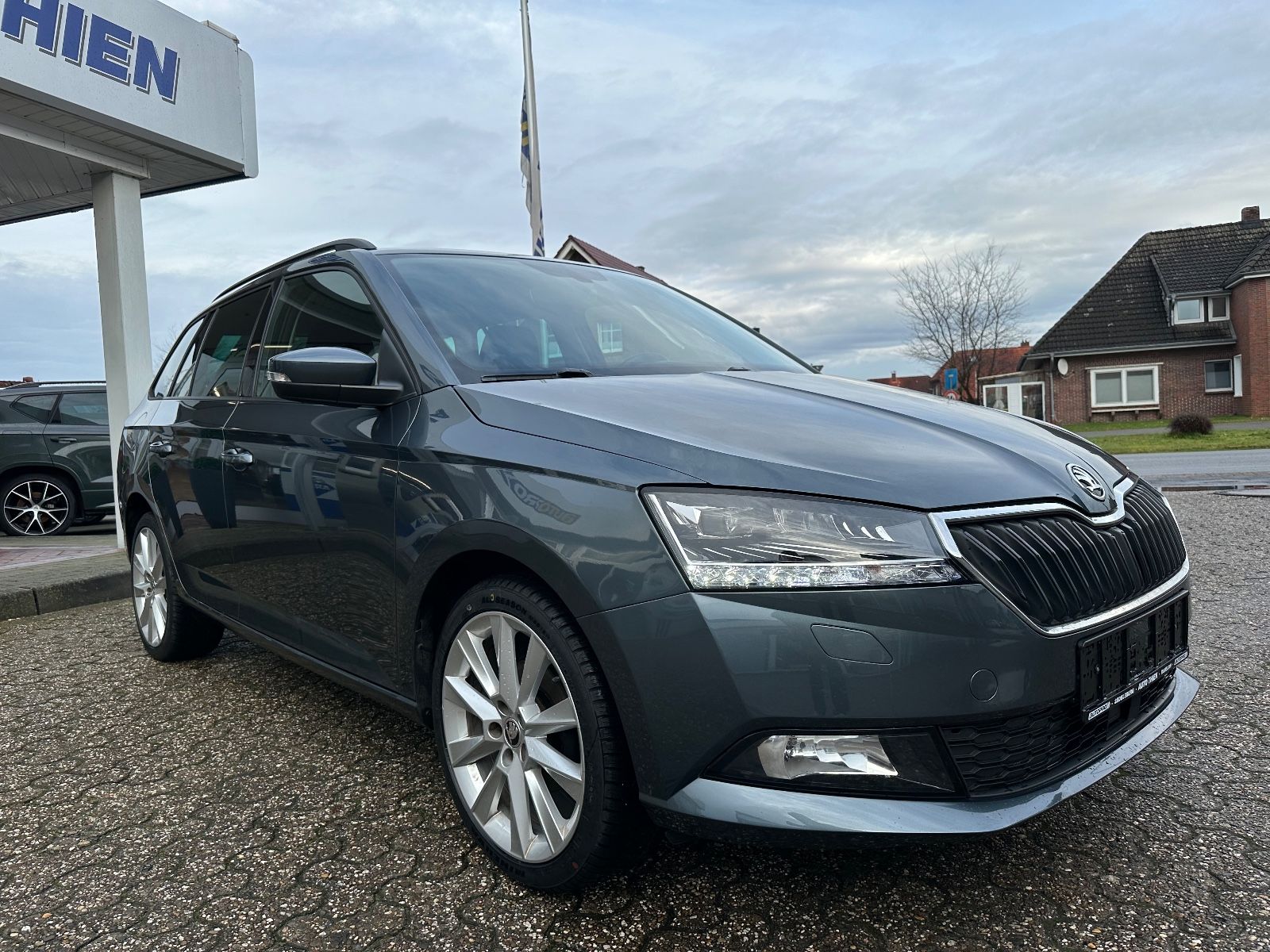 Fahrzeugabbildung SKODA Fabia Combi 1.0 TSI Style SHZG/EPH/Carplay