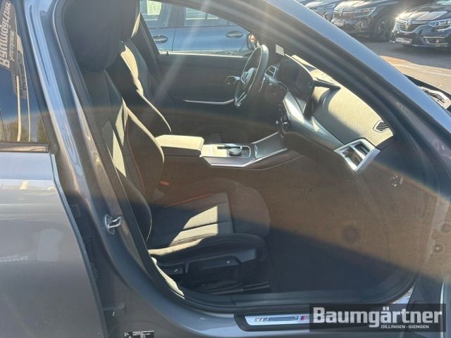 Fahrzeugabbildung BMW 330 i xDrive M-Sport Touring Kamera/ACC/Sitzh. - mit KI generiert/bearbeitet