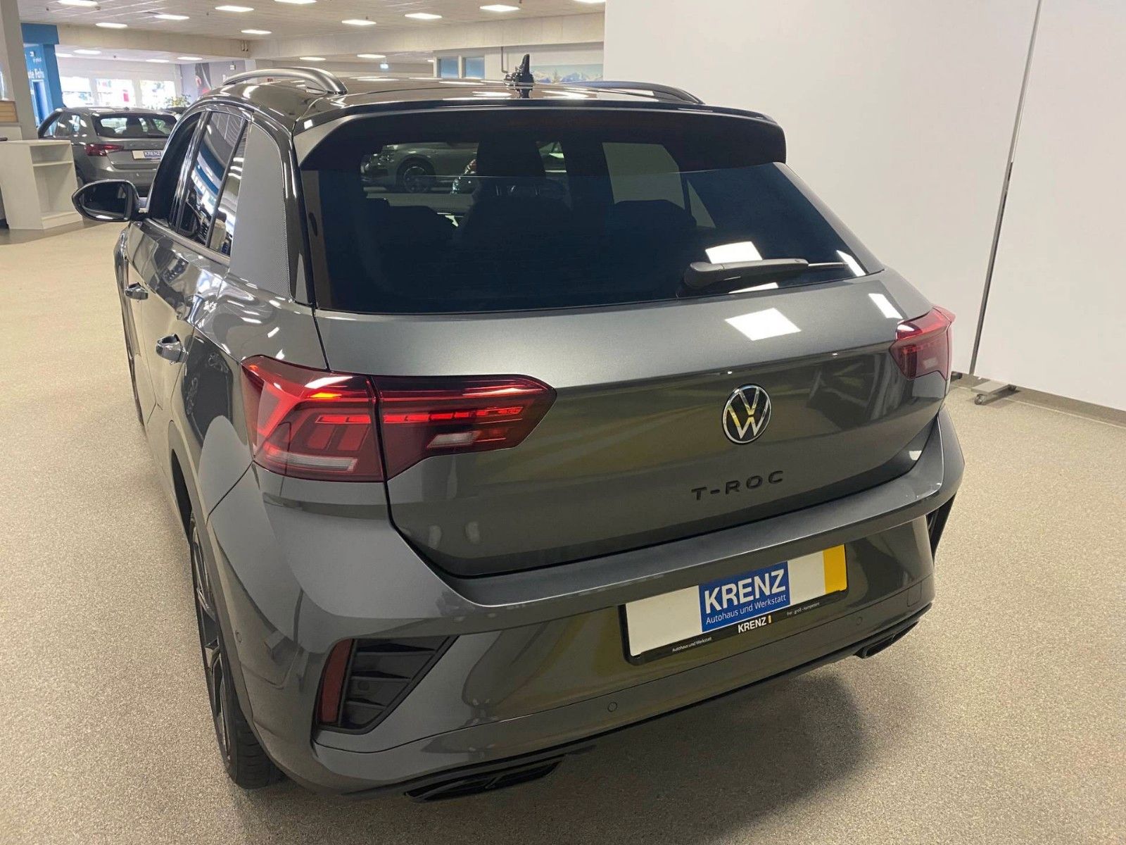 Fahrzeugabbildung Volkswagen T-Roc 1.5 TSI DSG R-Line+ACC+AHK+19"+KAMERA+LED+