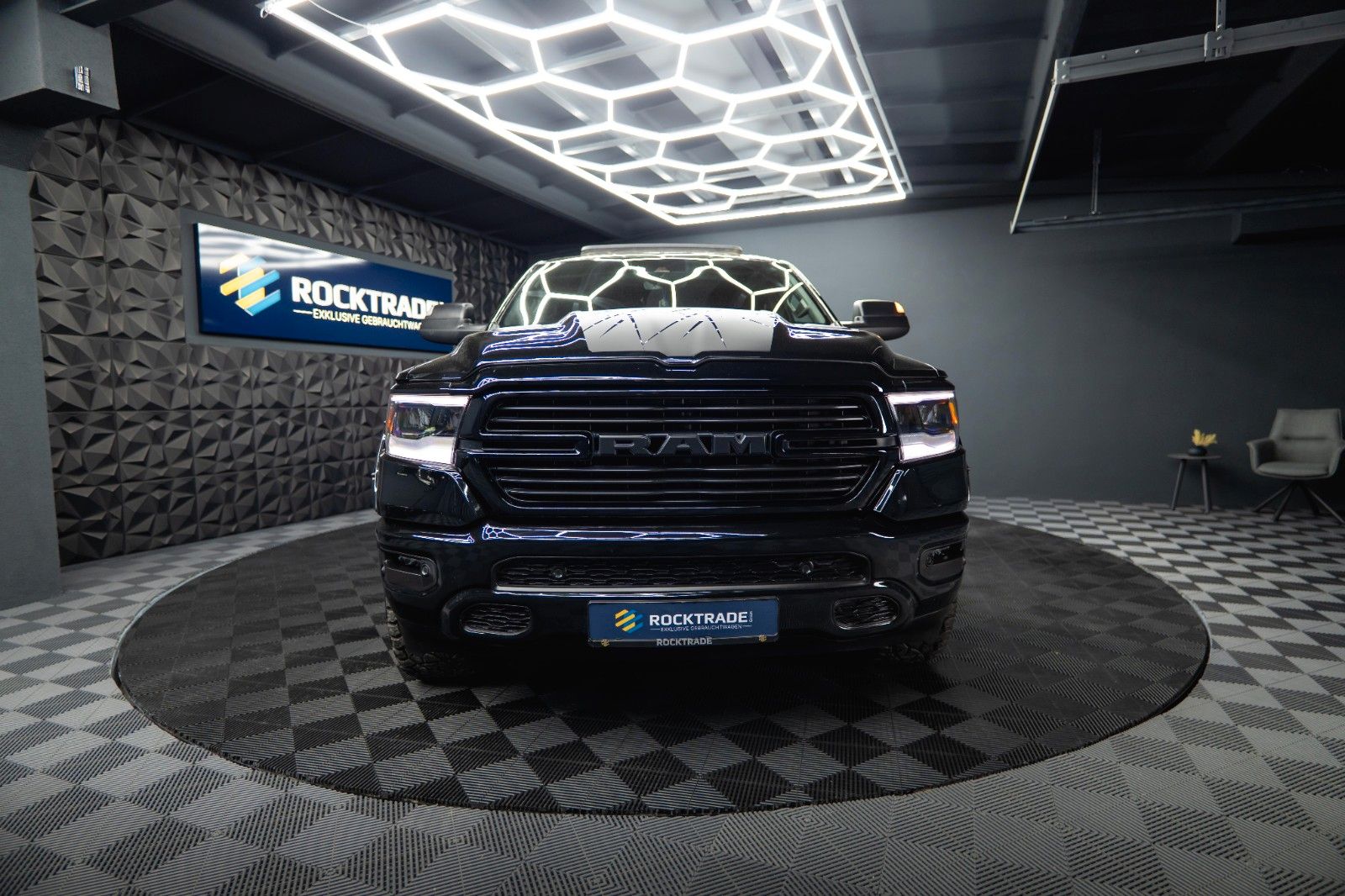 Fahrzeugabbildung Dodge RAM 5.7 V8 HEMI 4x4 NIGHT LARAMIE *Pano*22 Zoll*