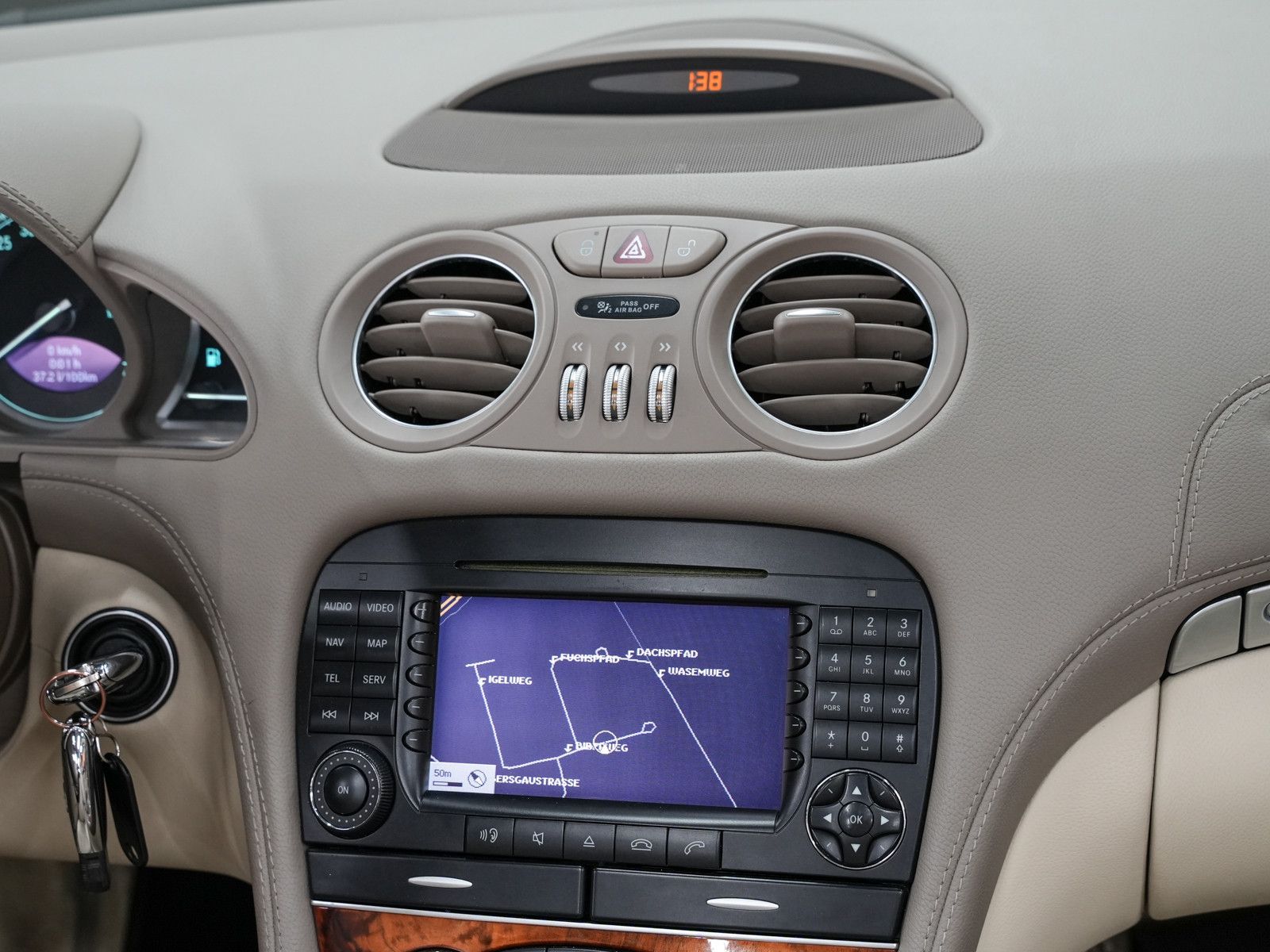 Fahrzeugabbildung Mercedes-Benz SL 350 - im sehr gepflegten Zustand