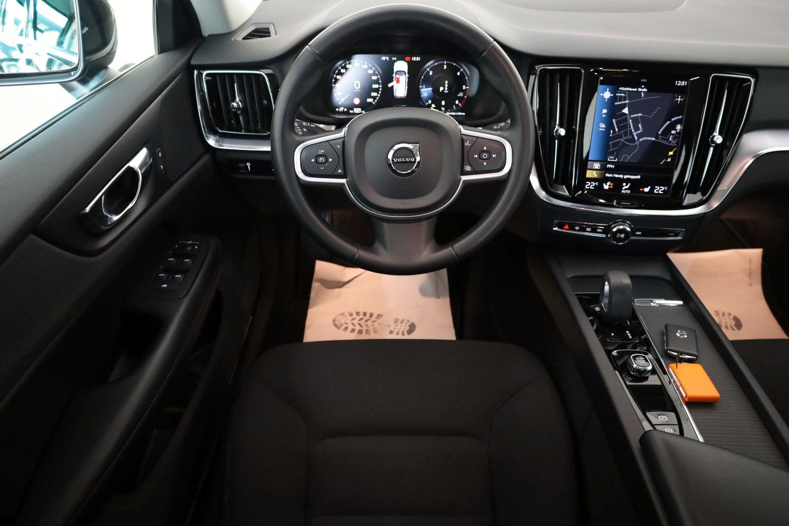 Fahrzeugabbildung Volvo V60 Kombi Momentum Pro Navi,LED,SH,360°,AppleCar