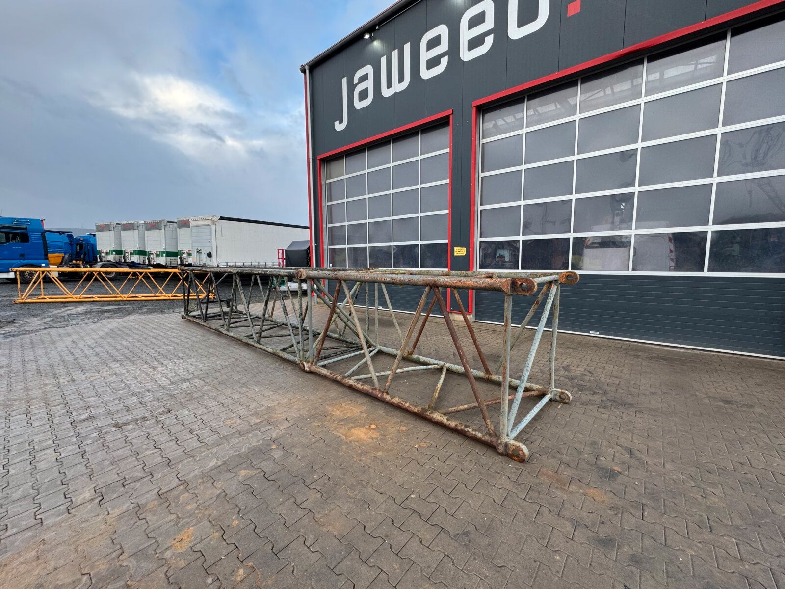 Fahrzeugabbildung Liebherr HS 853 - 843 - 882 HD Gittermast Boom 6M+3M