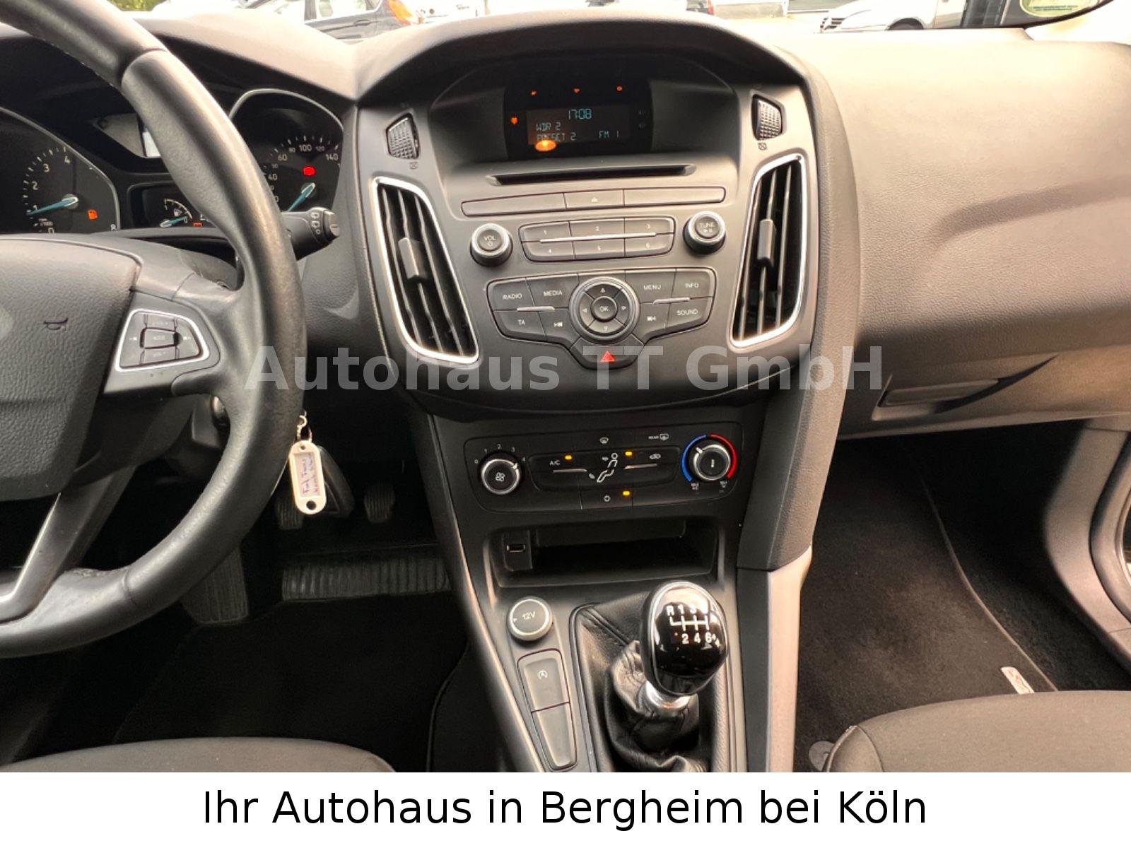 Ford Focus 2015 — photo 16