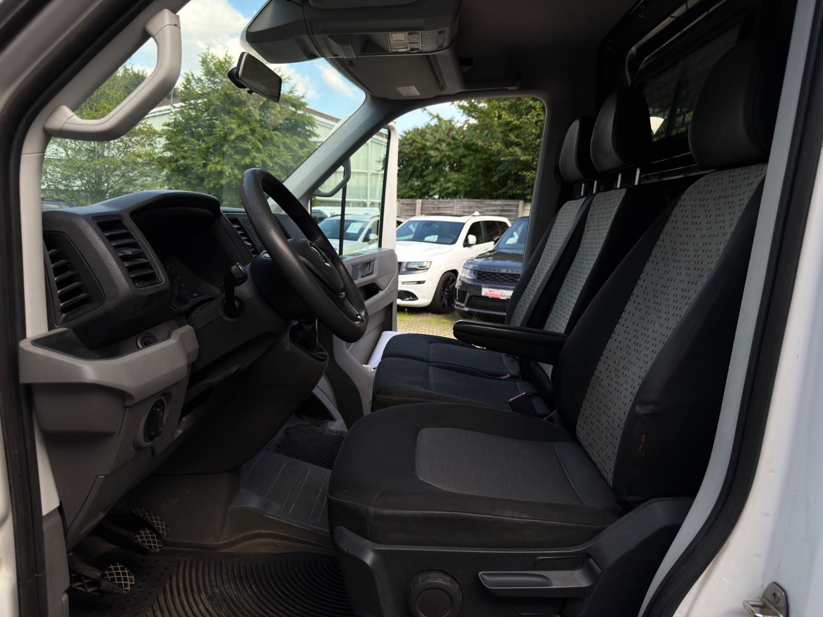 Fahrzeugabbildung Volkswagen Crafter Kasten 35 mittellang Hochdach|AHK|AUSBAU