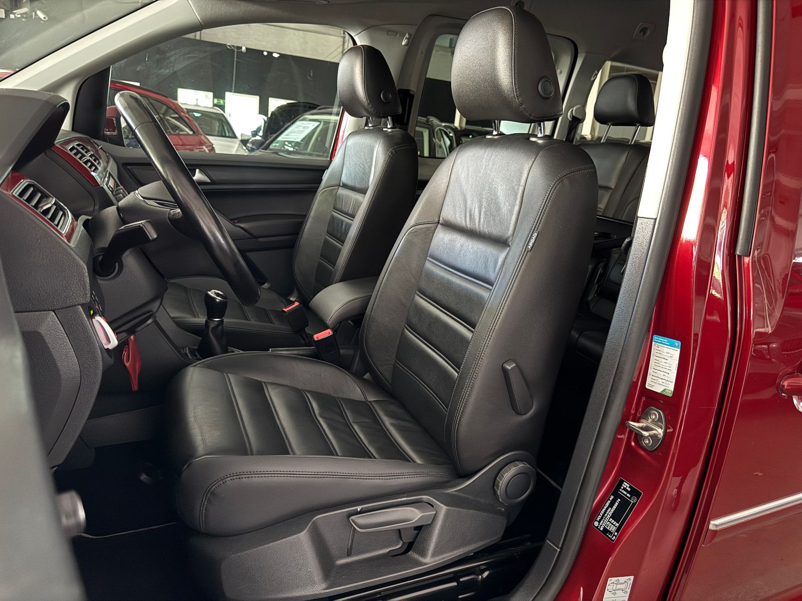 Fahrzeugabbildung Volkswagen CADDY MAXI 1.4 TGI HIGHLINE SPORTPAKET ACC VOLL