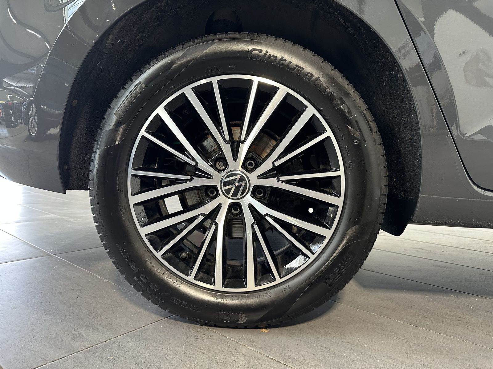 Fahrzeugabbildung Volkswagen Touran 1.5 TSI Comfortline NAV+CARPLAY+17ZO+1HD