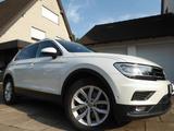 Volkswagen Tiguan Vollausstattung 8fach Alles Neu! AHK PANO - Volkswagen Tiguan: Vollausstattung