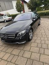 Mercedes-Benz E 220 d 4MATIC Autom. -1.Hand.Scheckheftgepflegt - Mercedes-Benz E 220 Gebrauchtwagen in München