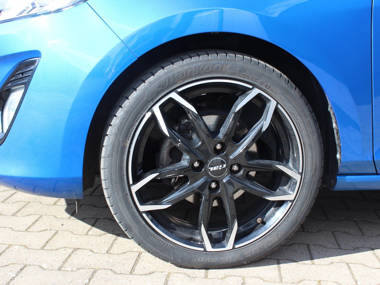 Fahrzeugabbildung Ford Fiesta Cool & Connect 1,0 EcoBoost Start/Stopp