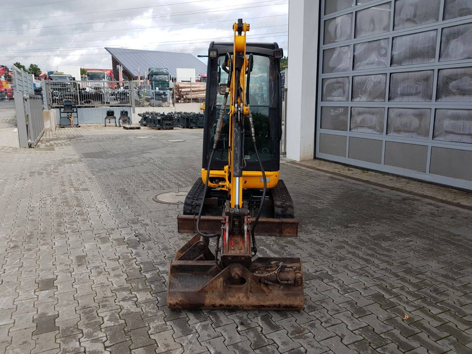 Fahrzeugabbildung JCB 8018 / 3.420h / hydrl. Grabenräumer / Tieflöffel