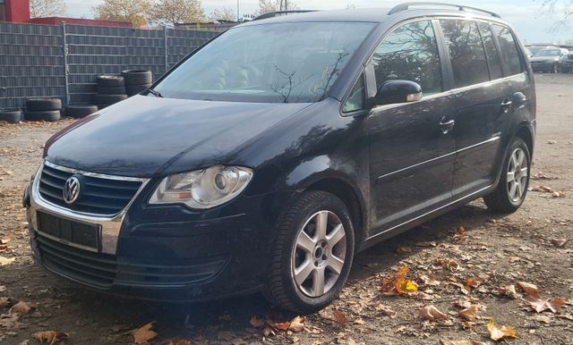 Volkswagen Touran United / leichter Frontschaden / 7 SItzer