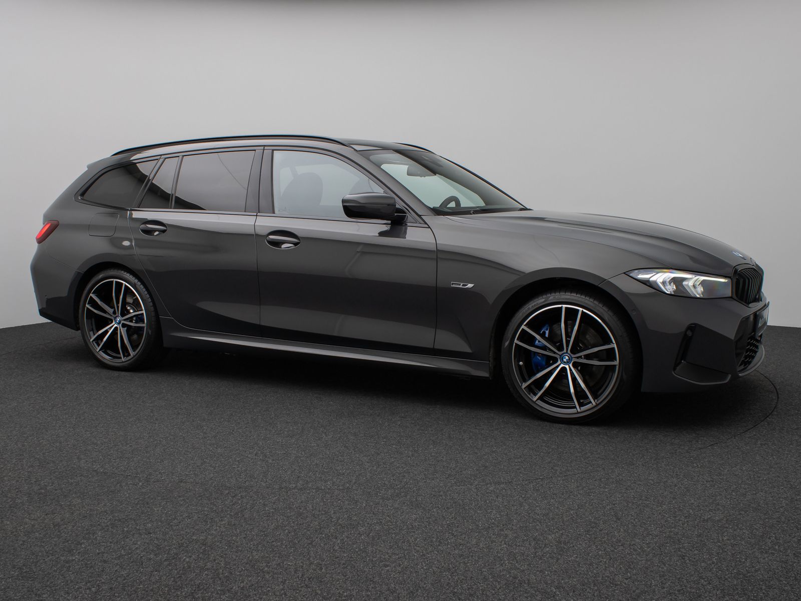 Fahrzeugabbildung BMW 330e xD M Sport Panorama Kamera HUD H/K AHK 19"