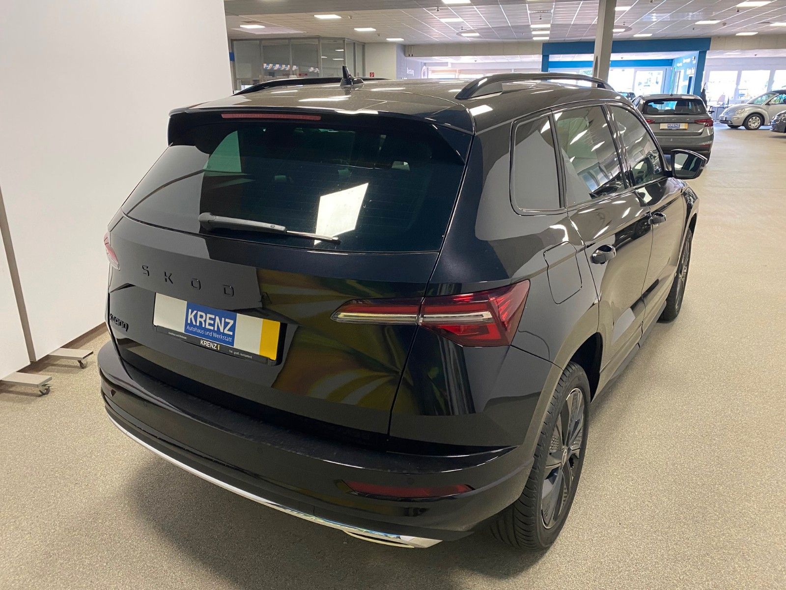 Fahrzeugabbildung SKODA Karoq 1.5l TSI DSG Sportline+NAVI+MATRIX+AHK+18"