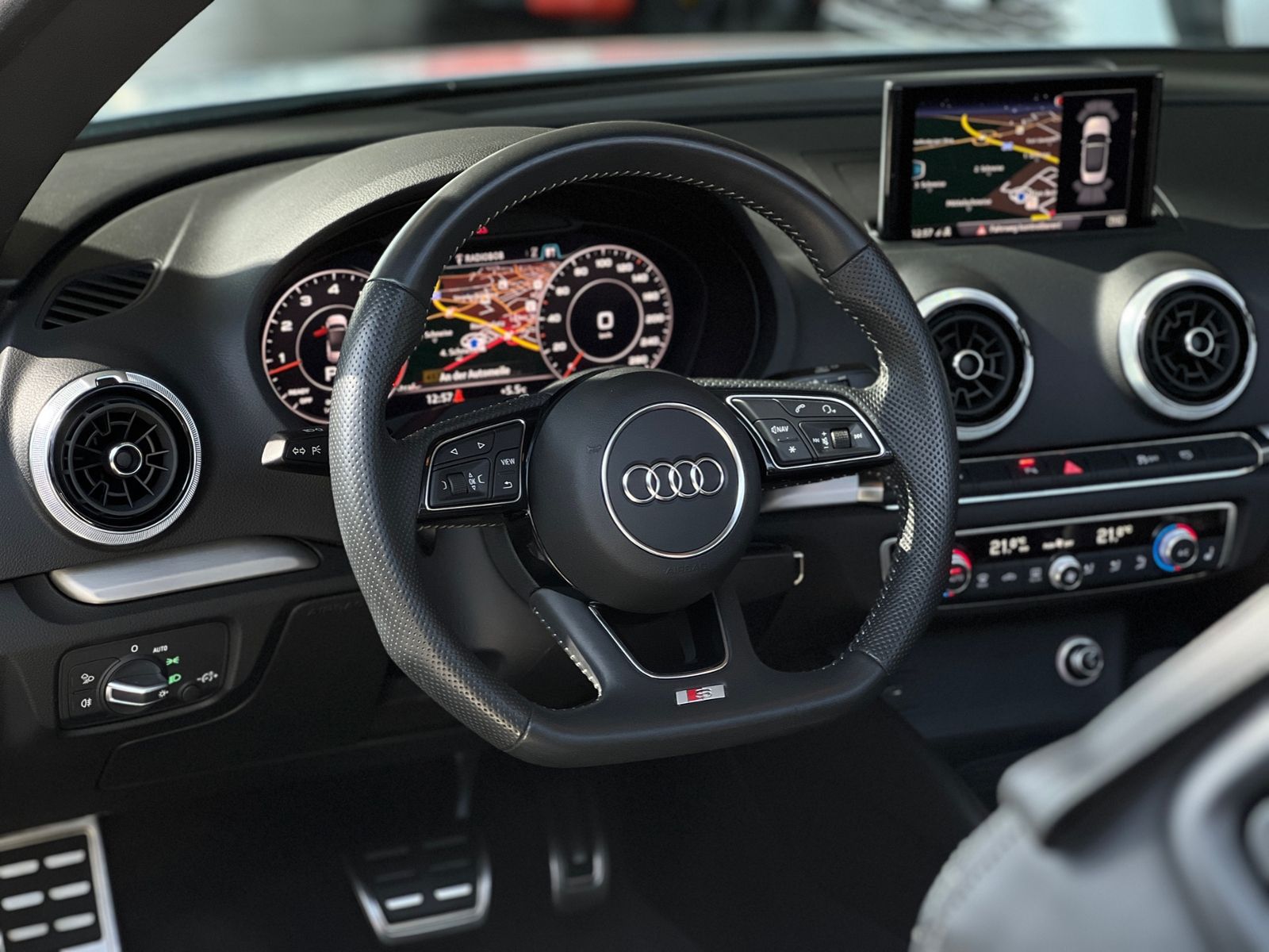 Fahrzeugabbildung Audi A3 Cabriolet S line sport LED NAV SHZ PDC 18"