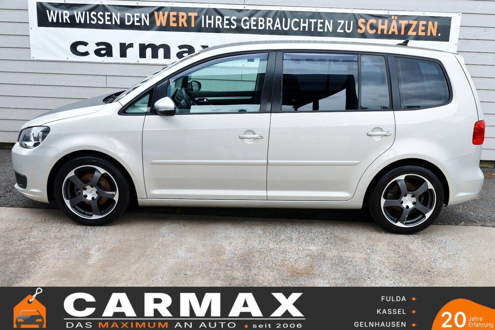 Fahrzeugabbildung Volkswagen Touran Trendline Navi,SH,PDC,8 fach bereift