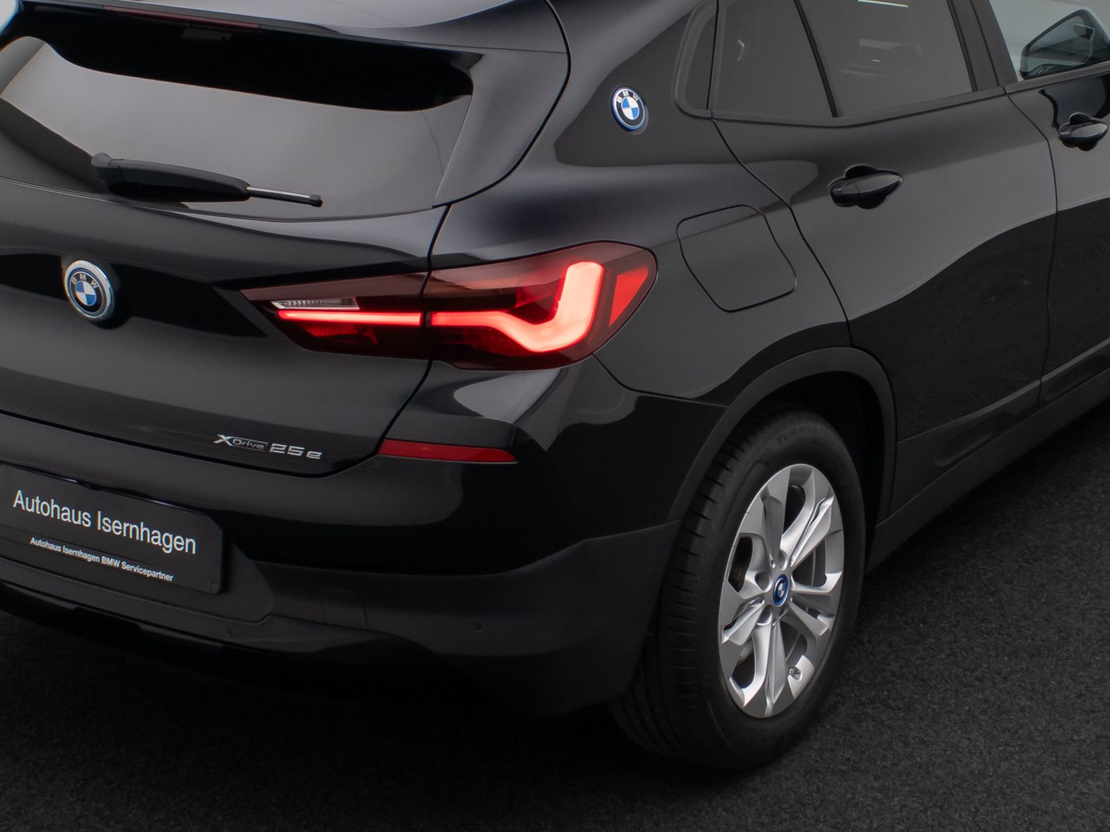 Fahrzeugabbildung BMW X2 xD25e Kamera DAB LED Parkassistent Navi Sport