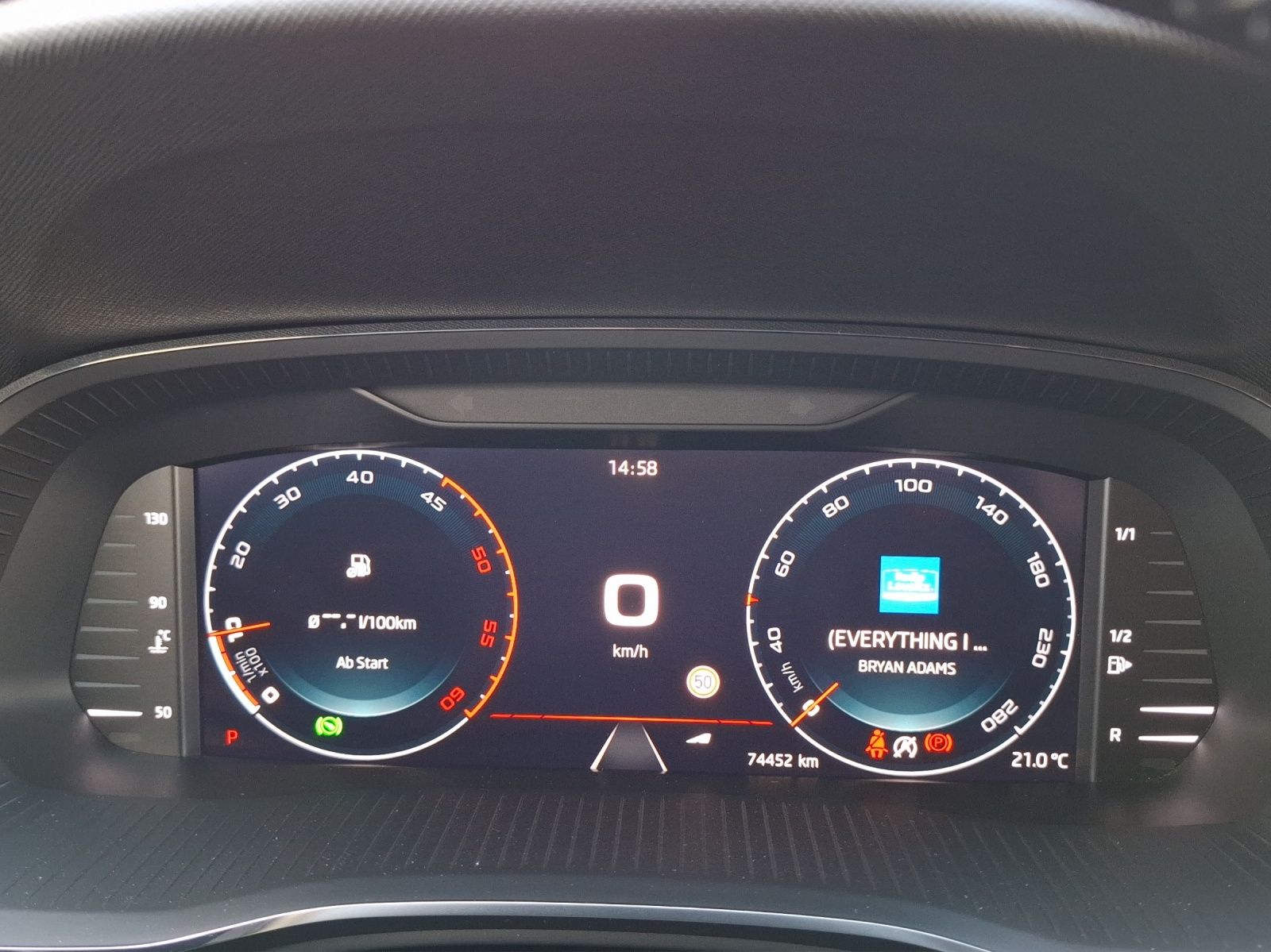 Fahrzeugabbildung SKODA Octavia Combi TDI RS Plus 4x4 Matrix Navi HUD AI
