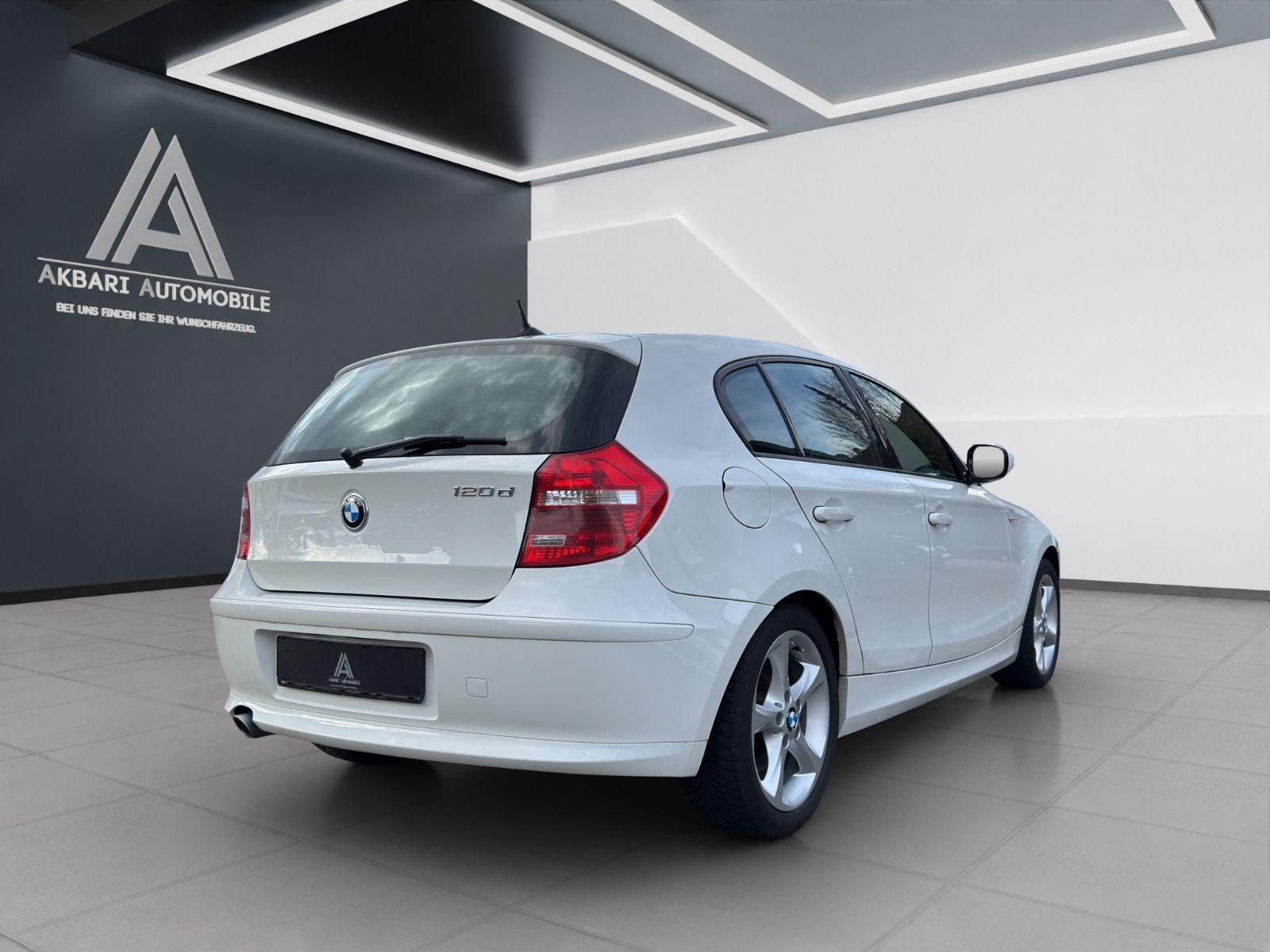 Fahrzeugabbildung BMW 120d Limousine*Automatik*Bi-Xenon*Schiebedach*