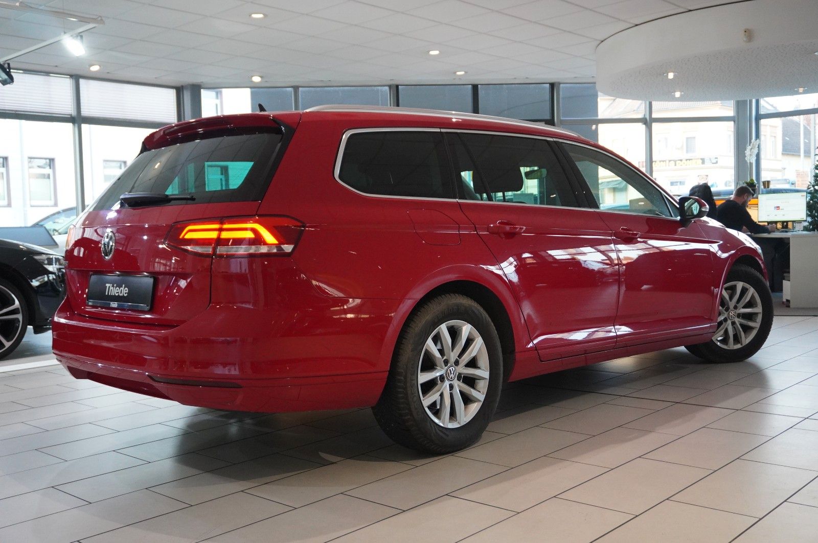 Fahrzeugabbildung Volkswagen Passat Vari. 2.0D COMFORTL. NAVI/LED/SPORT/AHK