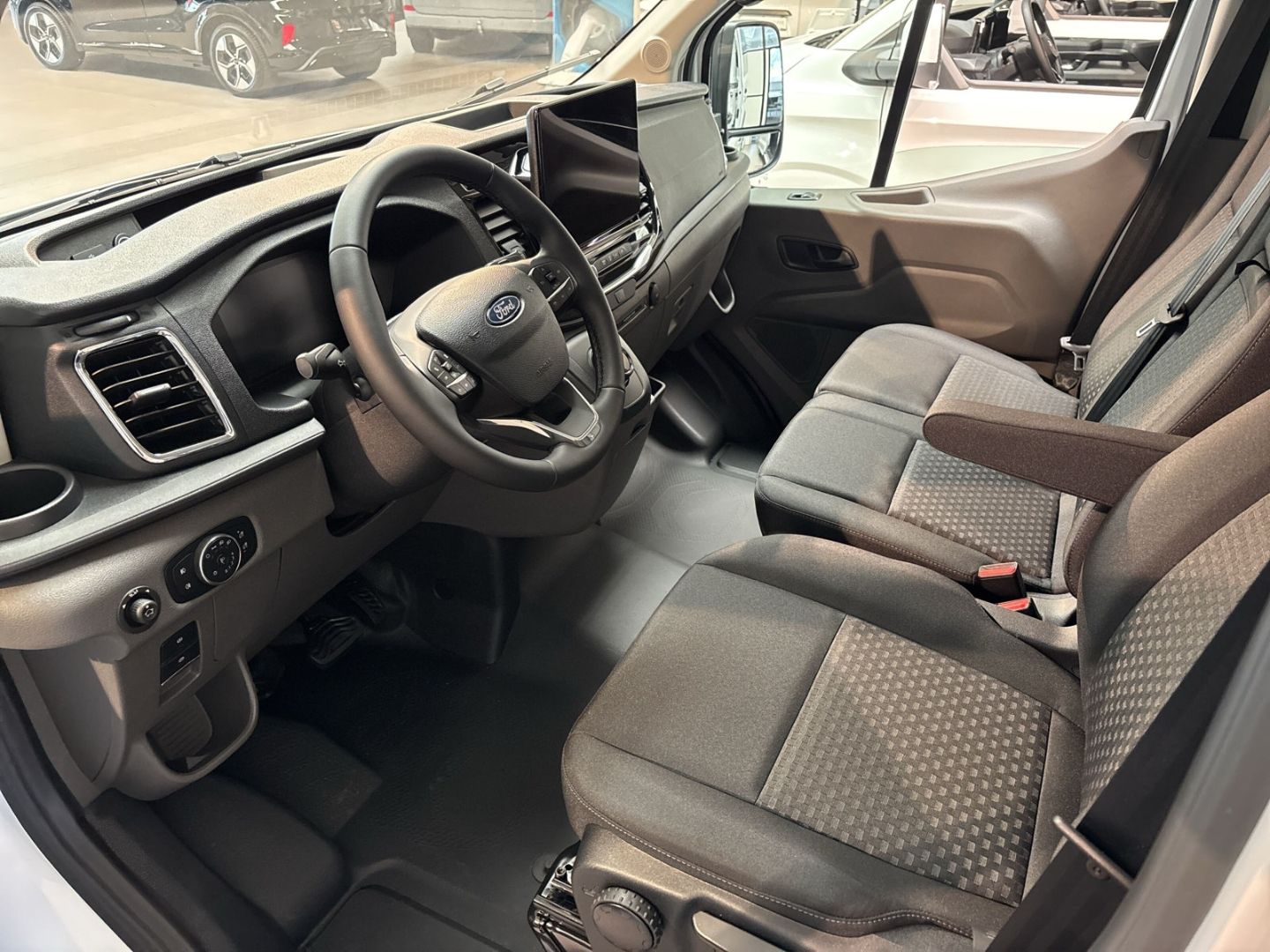 Fahrzeugabbildung Ford Transit Kombi 350 L3 Trend Automatik
