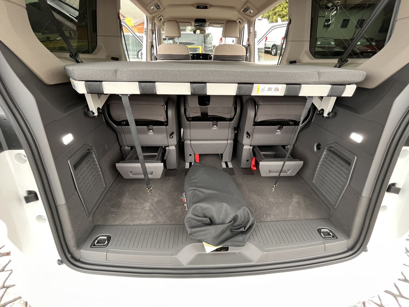 Volkswagen T7 Multivan 2,0 TDI DSG Edition Lang Gute Nacht  foto 17