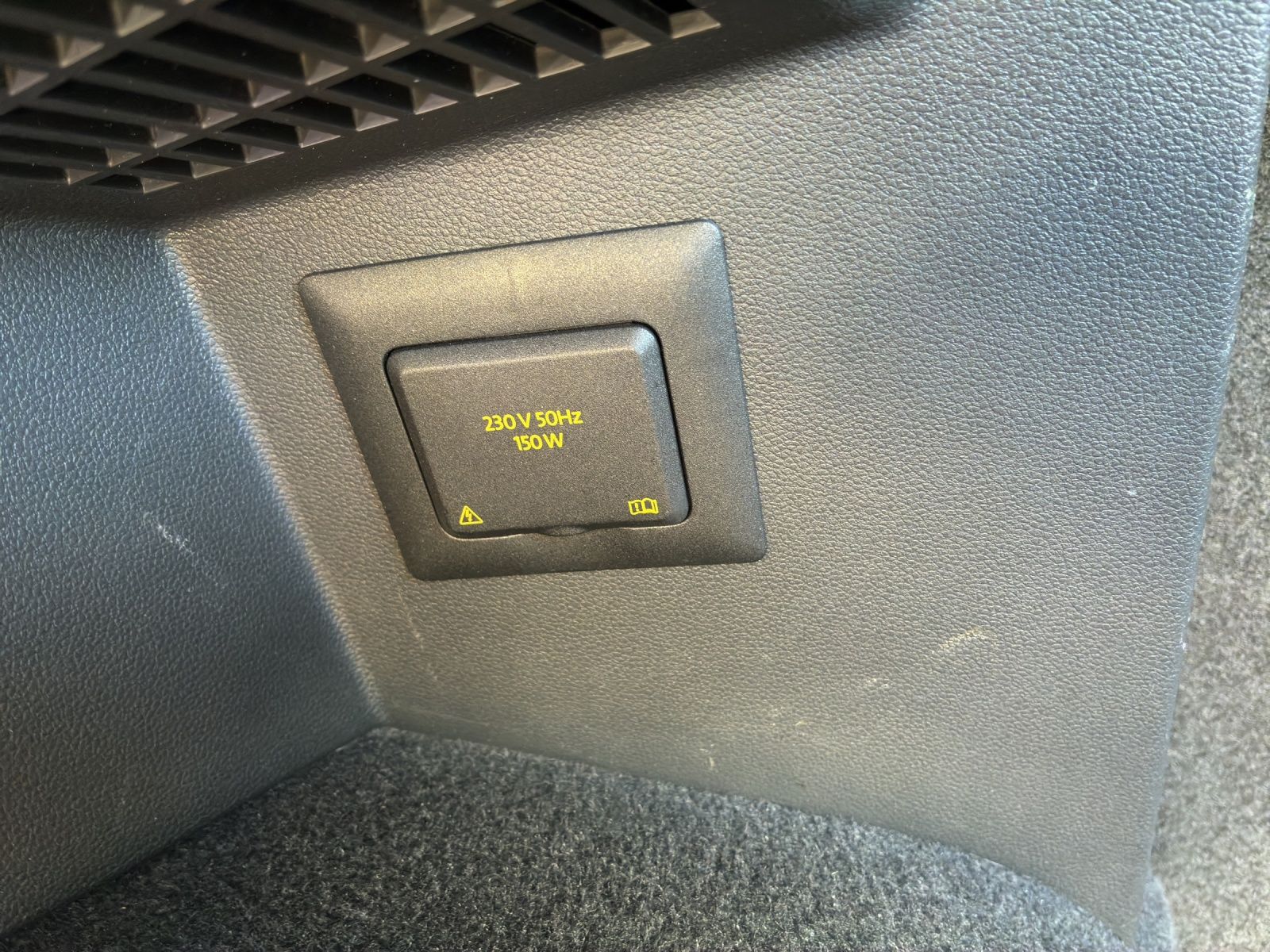 Fahrzeugabbildung Volkswagen Tiguan TDI R-Line DSG 4M Matrix Navi AID ACC RFK