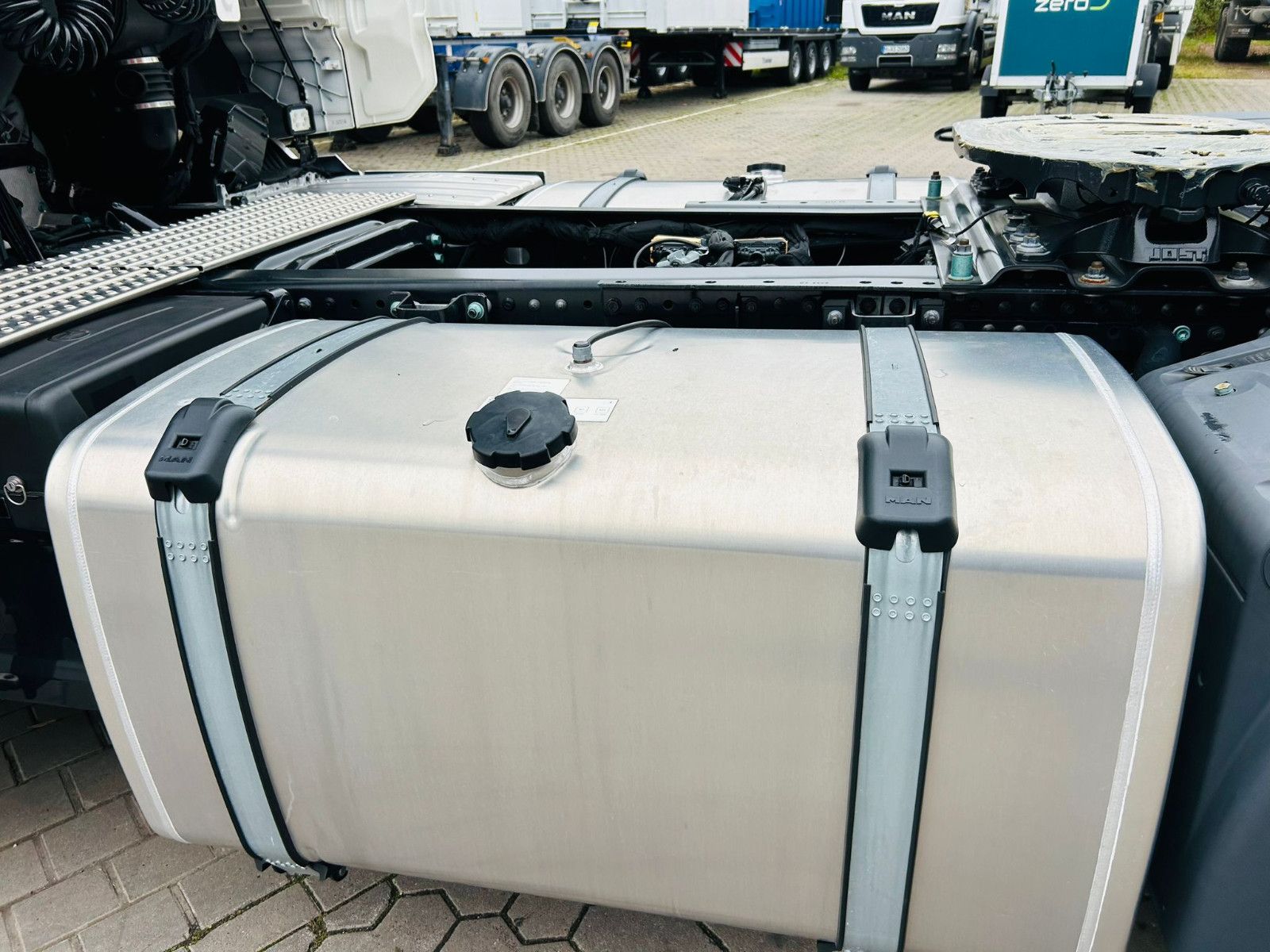 Fahrzeugabbildung MAN TGX 18.510 4x2 BL 2 Kreis Hydraulik möglich