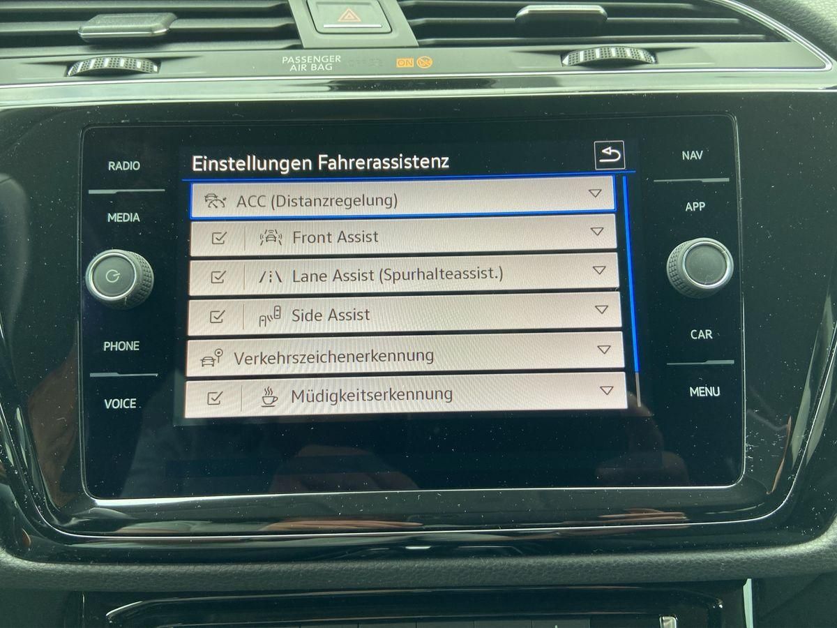 Touran Highline 1.5l TSI DSG LED Navi ACC 7-Sit