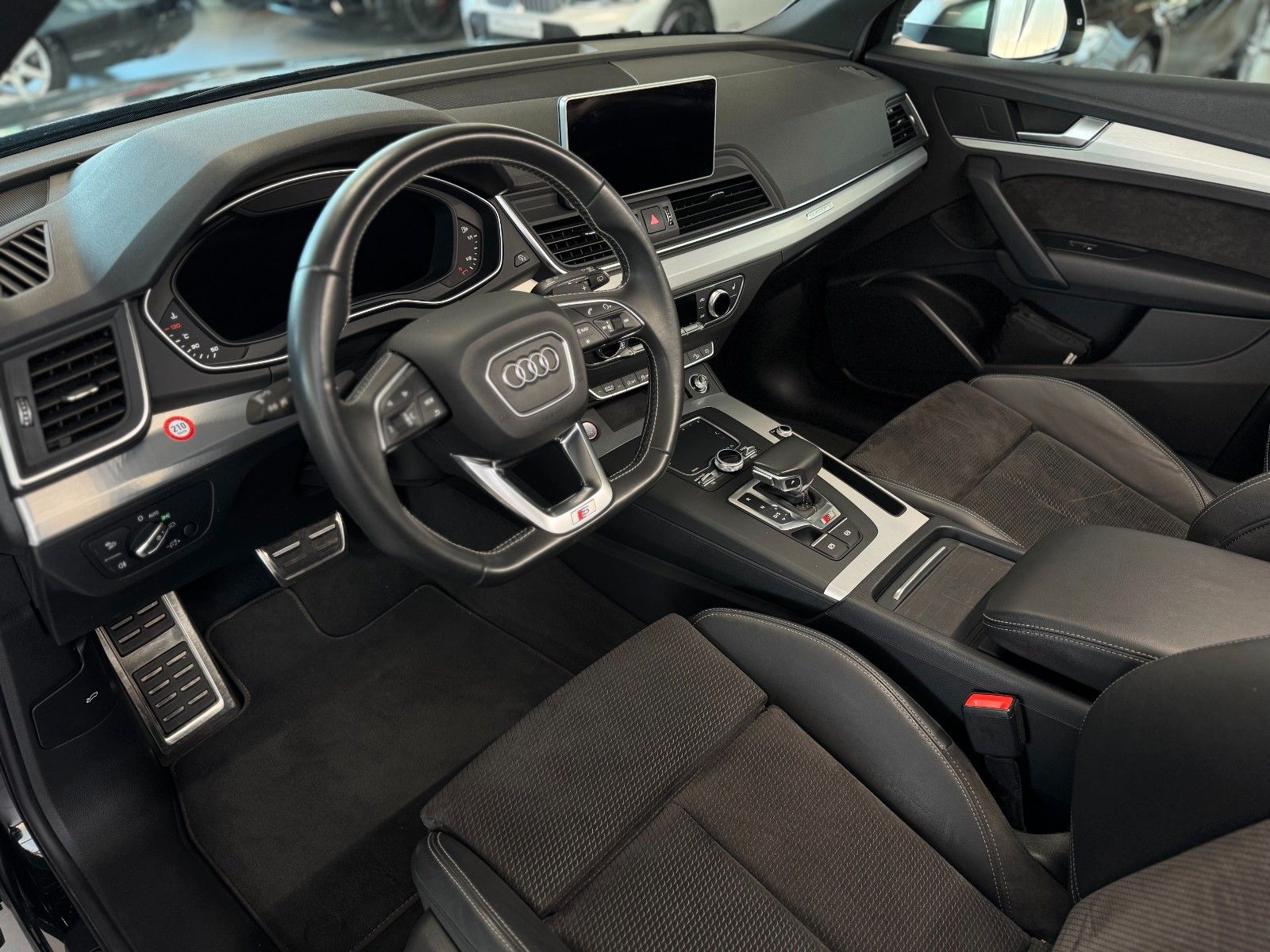 Fahrzeugabbildung Audi SQ5 3.0TDI quattro "Magnetic-Ride 3-Zonen-Klima"