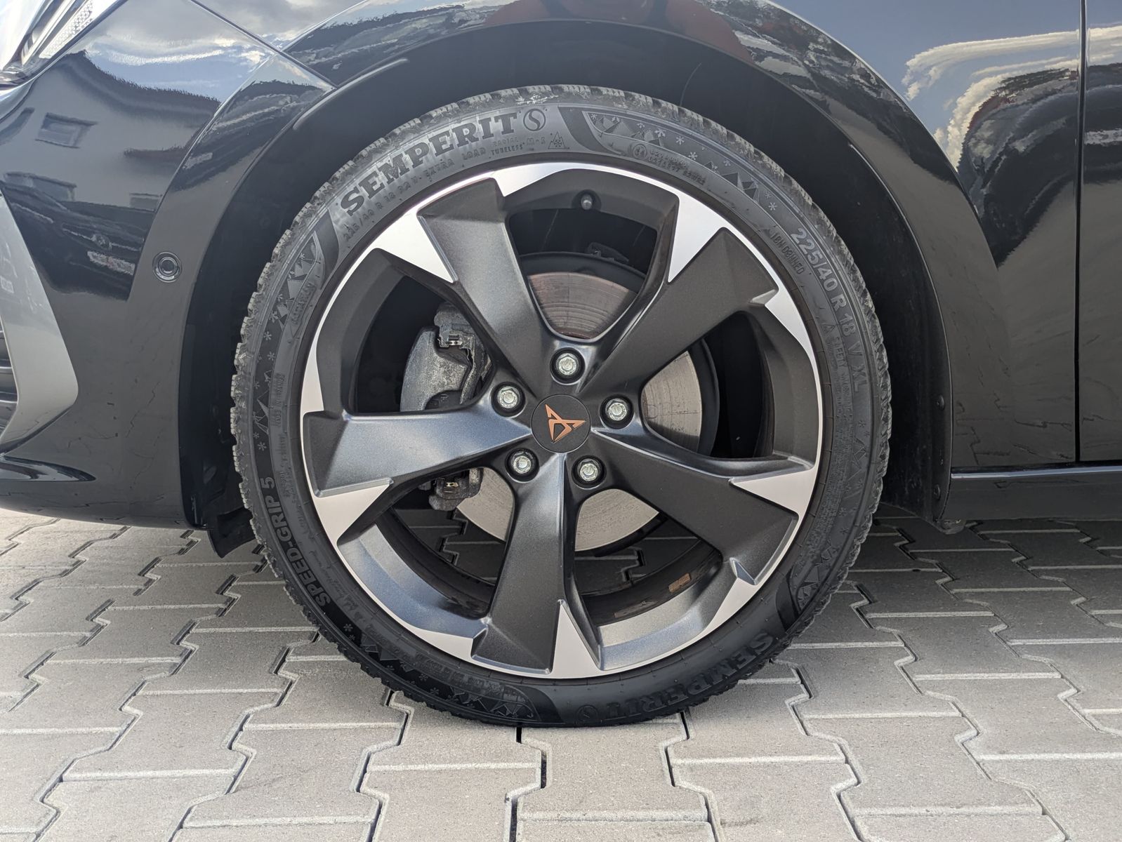 Fahrzeugabbildung CUPRA Leon 1.5 eTSI DSG MATRIX-LED*ACC*AHK*KAMERA*18"
