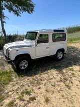 Land Rover Defender 90 TD4 Station Wagon E E - Land Rover Defender mit Diesel-Antrieb: Geländewagen