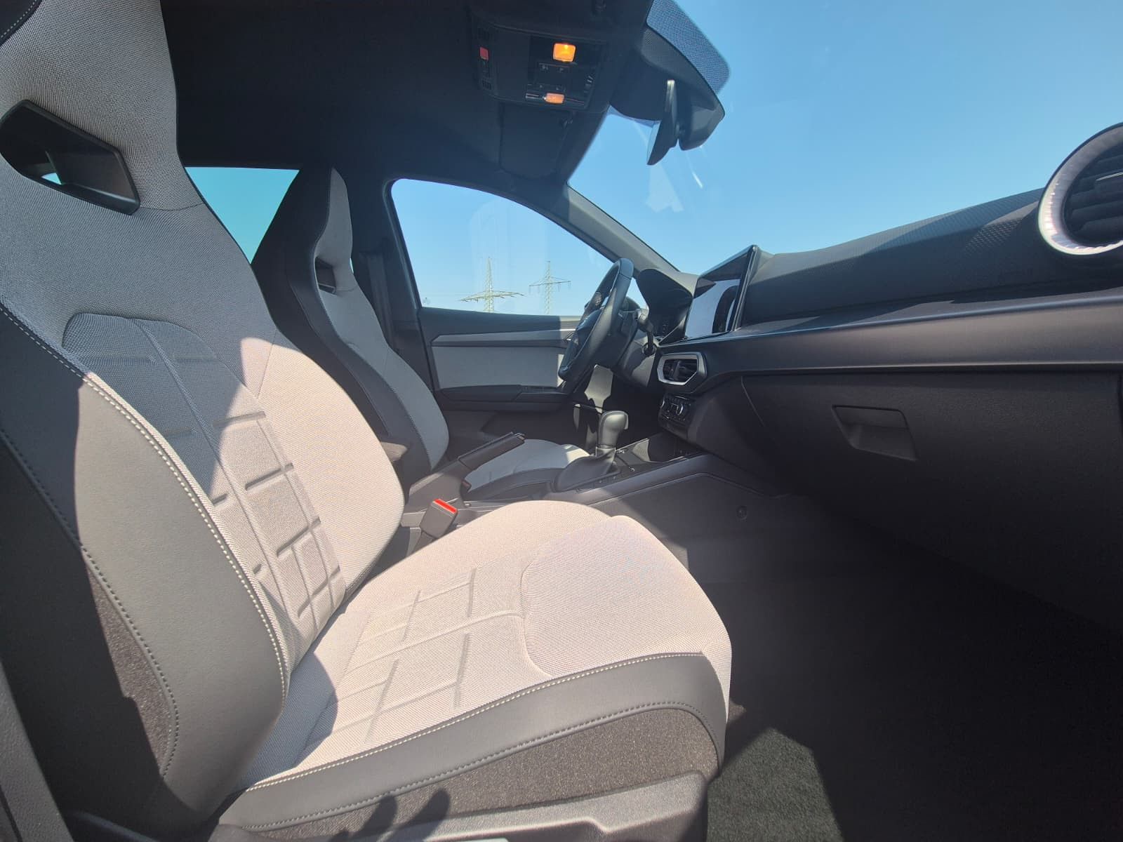 Fahrzeugabbildung SEAT Arona 1.5 TSI DSG FR Black Edition*LED*ACC*AHK*