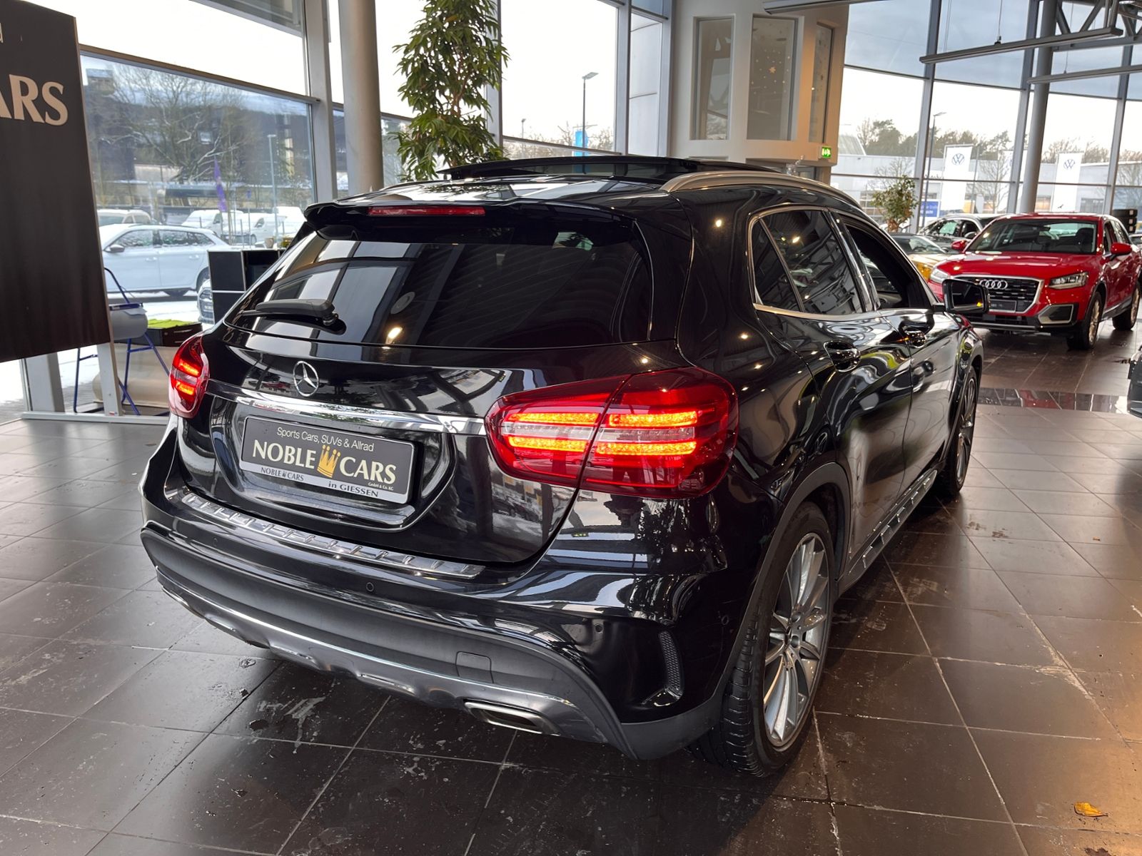 Fahrzeugabbildung Mercedes-Benz GLA 250 4Matic AMG Line AHK PANO RFK 19"