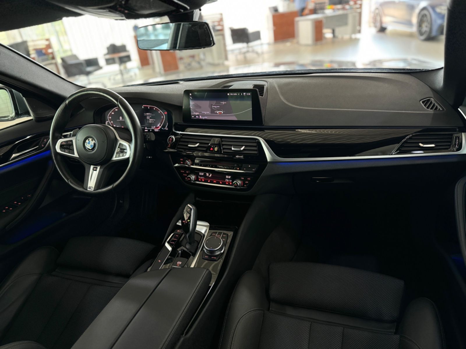 Fahrzeugabbildung BMW 520d xD Sport Line Kamera DAB DriveAssis H/K HUD