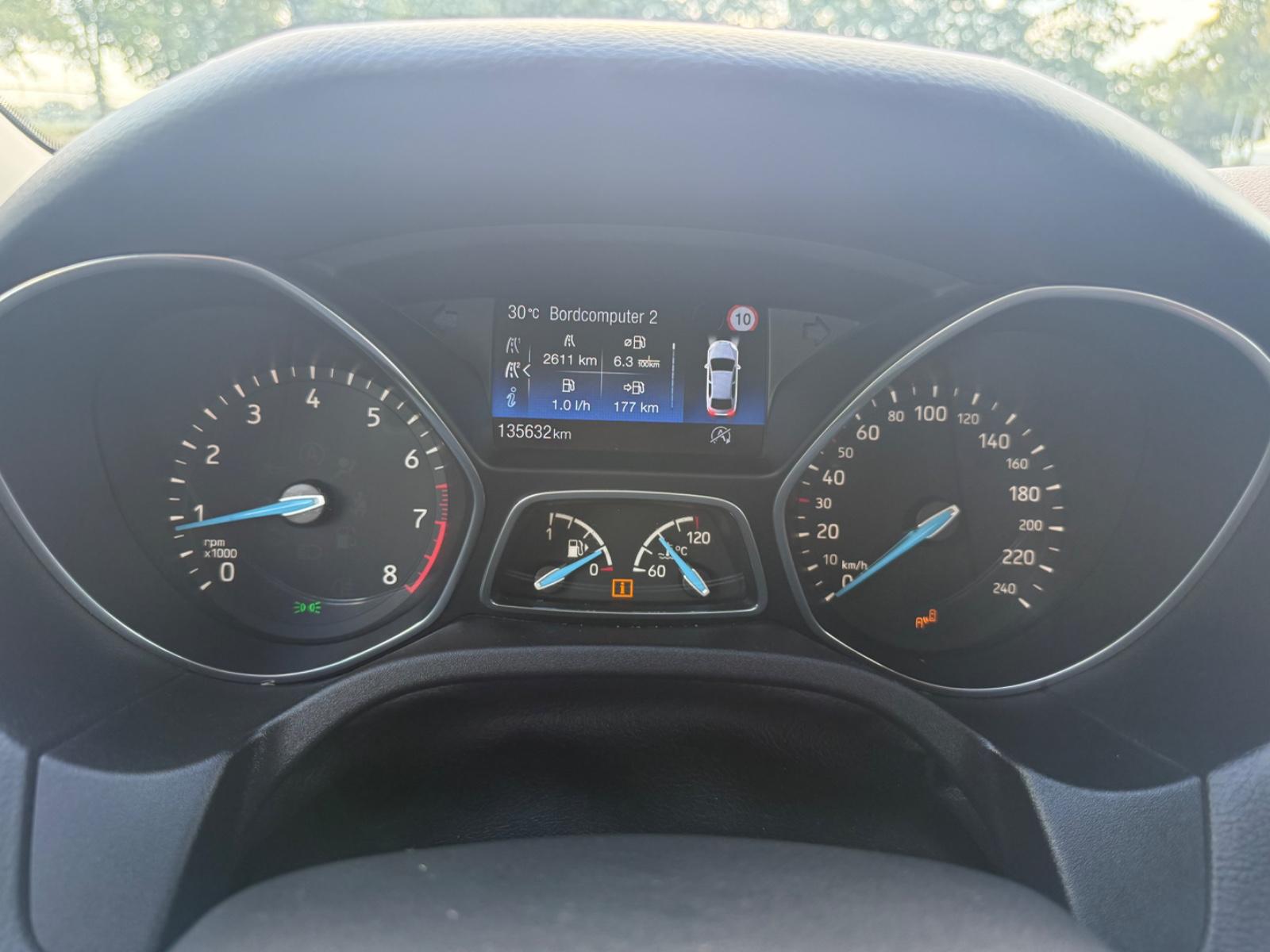 Ford Focus Turnier Titanium TÜV 06/27*Fährt Schön
