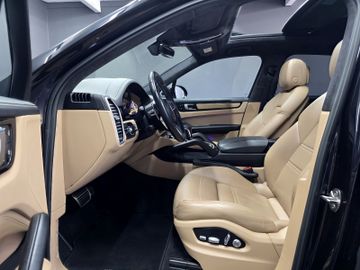 Porsche Cayenne - 8